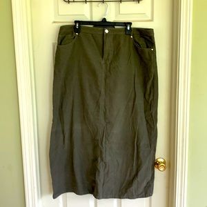 Corduroy hunter green maxi skirt. New